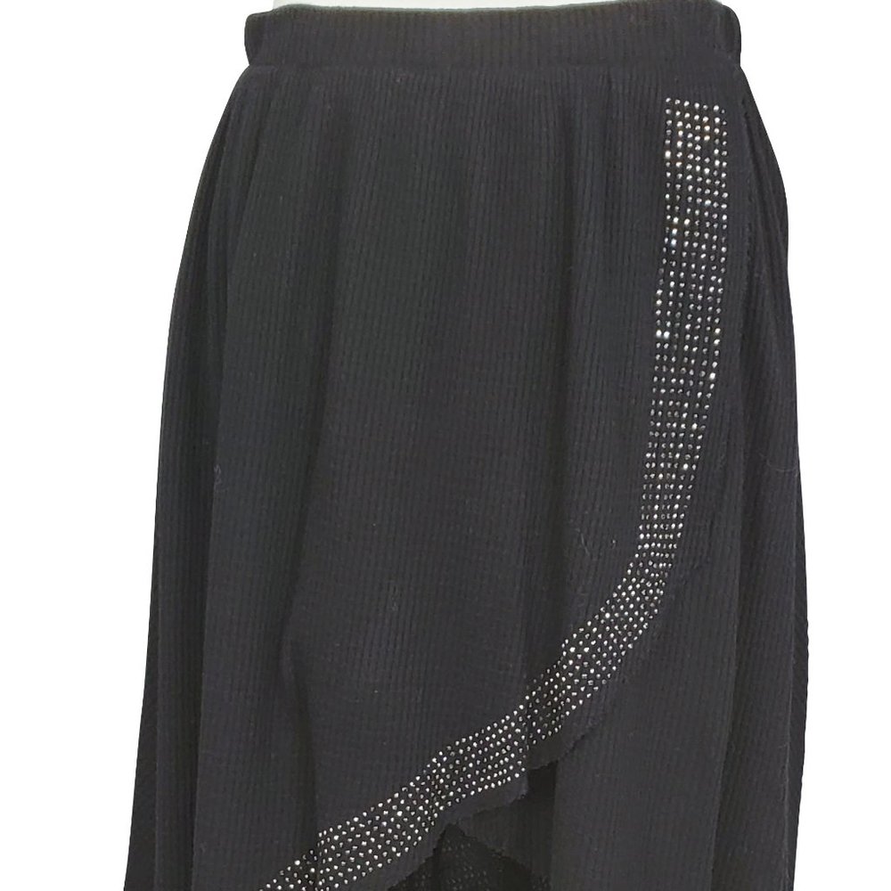 Vocal asymmetrical skirt